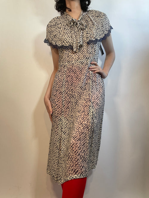 1930s Sheer Silky Dress w/ Scalloped Collar Edge. 36"/31"/44"