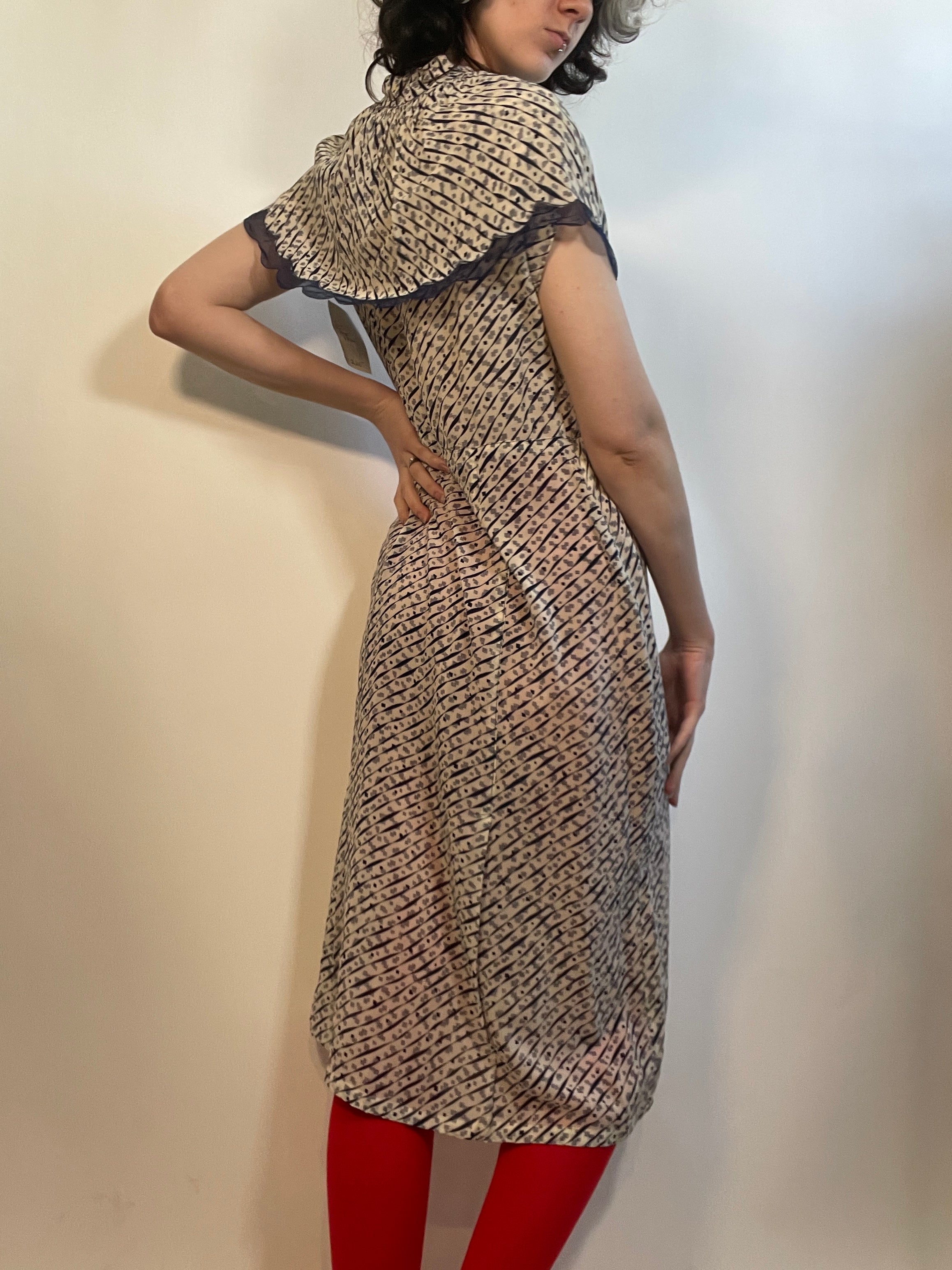 1930s Sheer Silky Dress w/ Scalloped Collar Edge. 36"/31"/44"