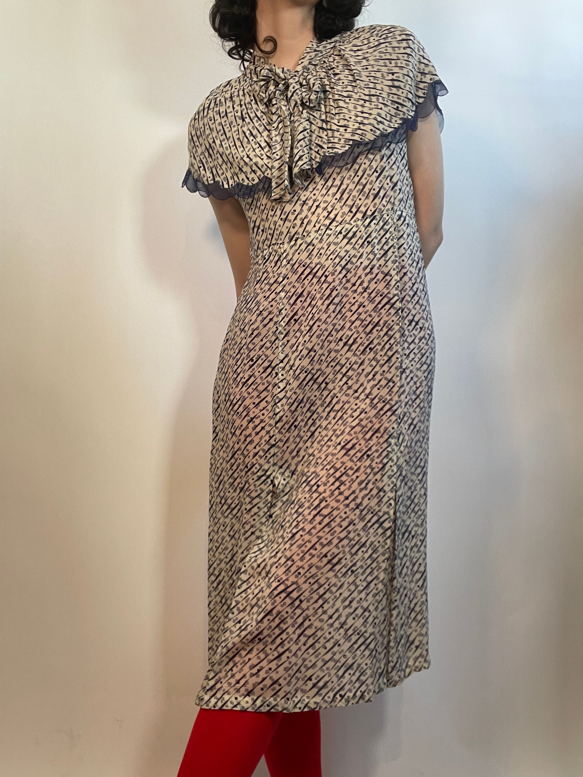 1930s Sheer Silky Dress w/ Scalloped Collar Edge. 36"/31"/44"