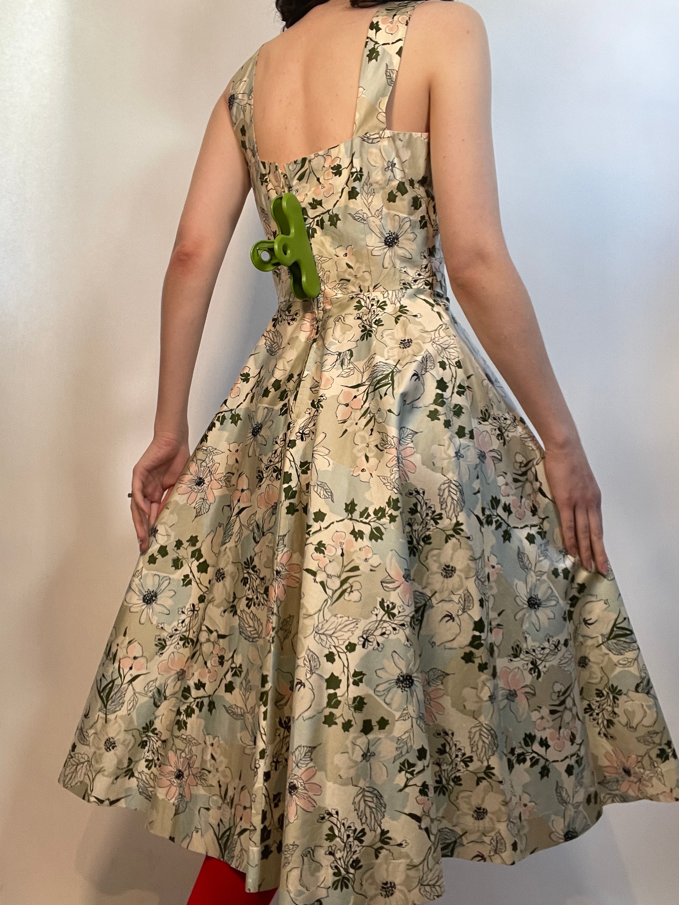 1950s GRACETTE Polished Cotton Floral Sundress. 36"/27"