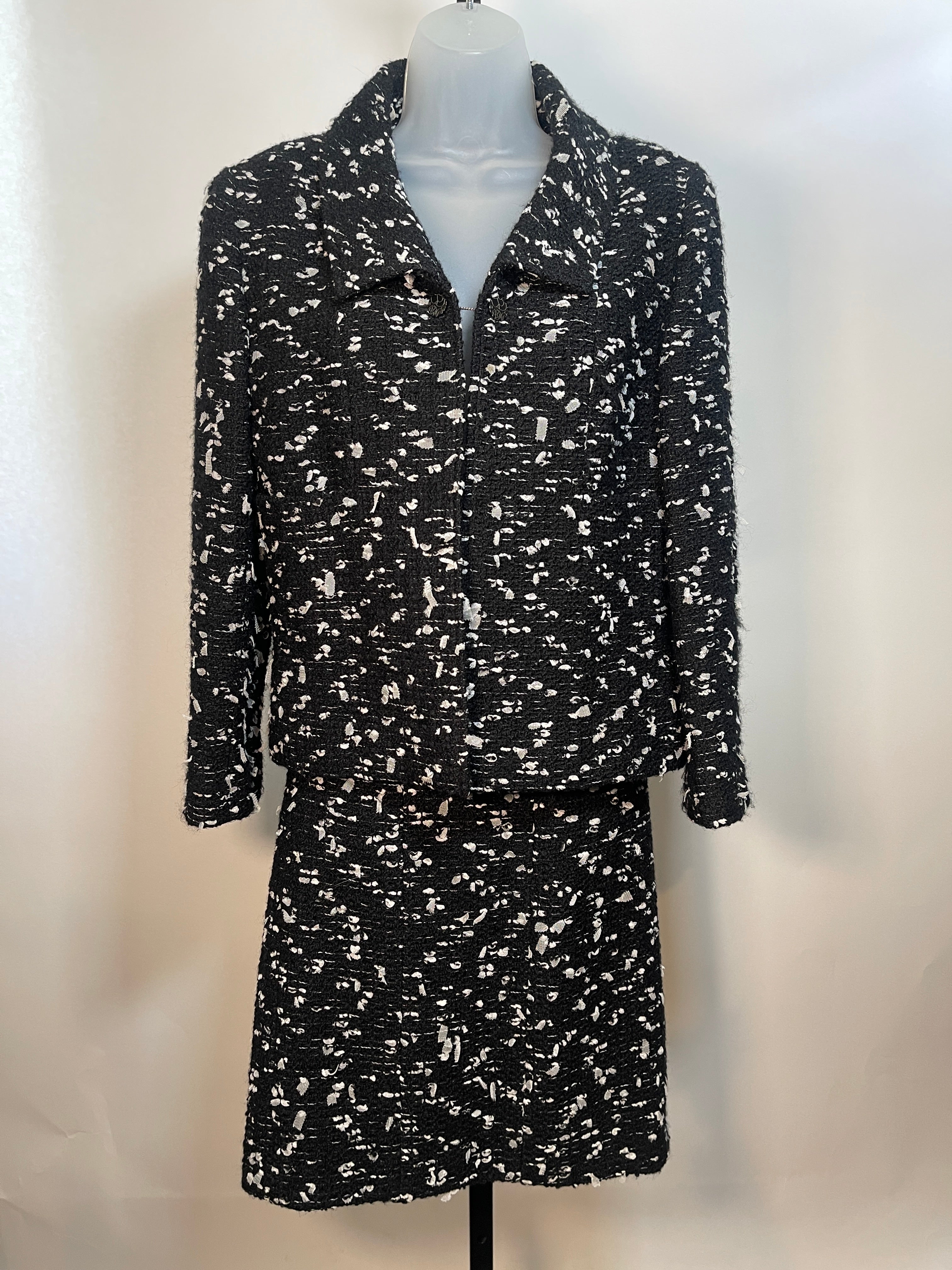 CHANEL SUIT Black & White Nubby Tweed Euro Size 46 2 piece