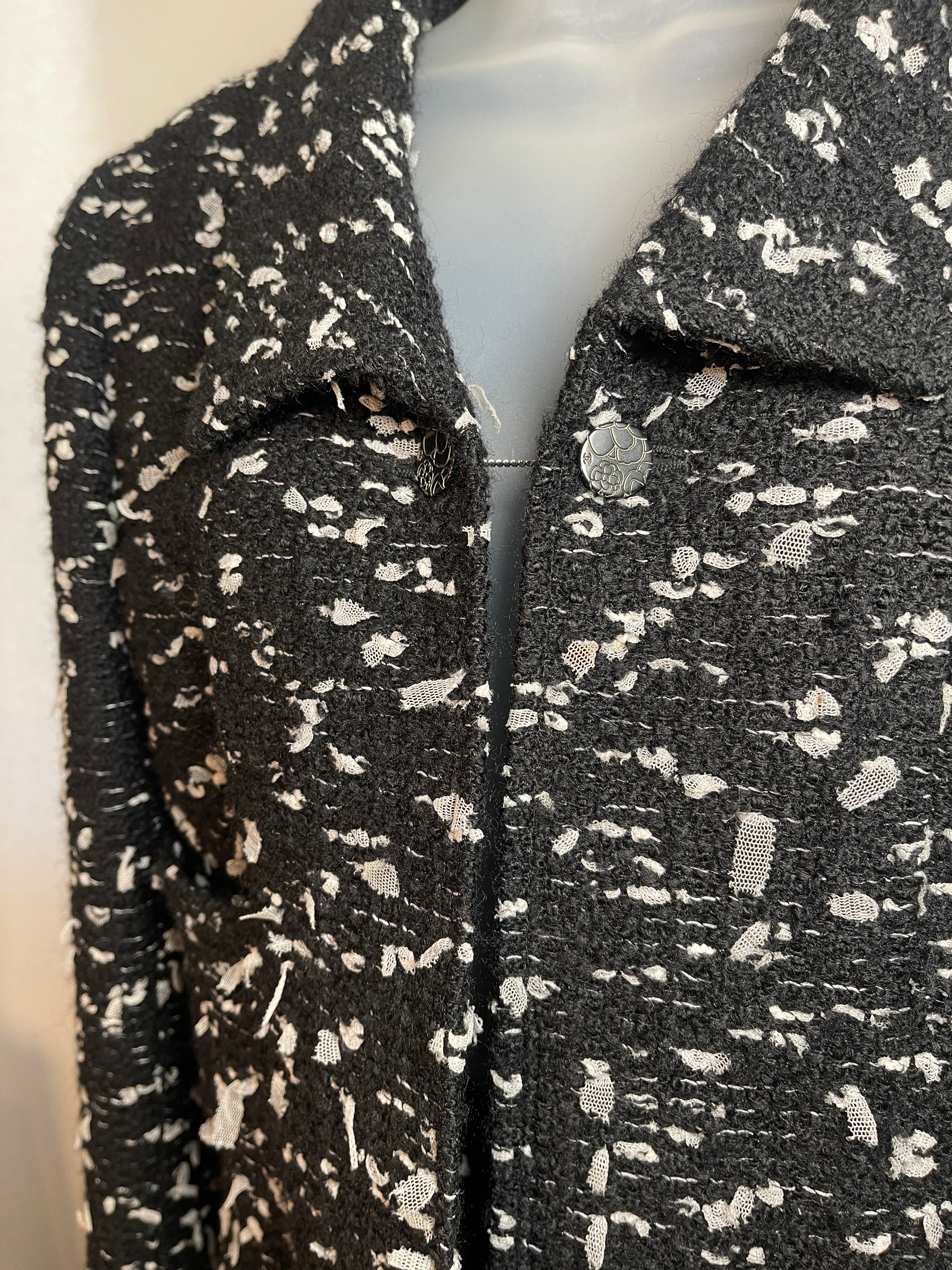 CHANEL SUIT Black & White Nubby Tweed Euro Size 46 2 piece