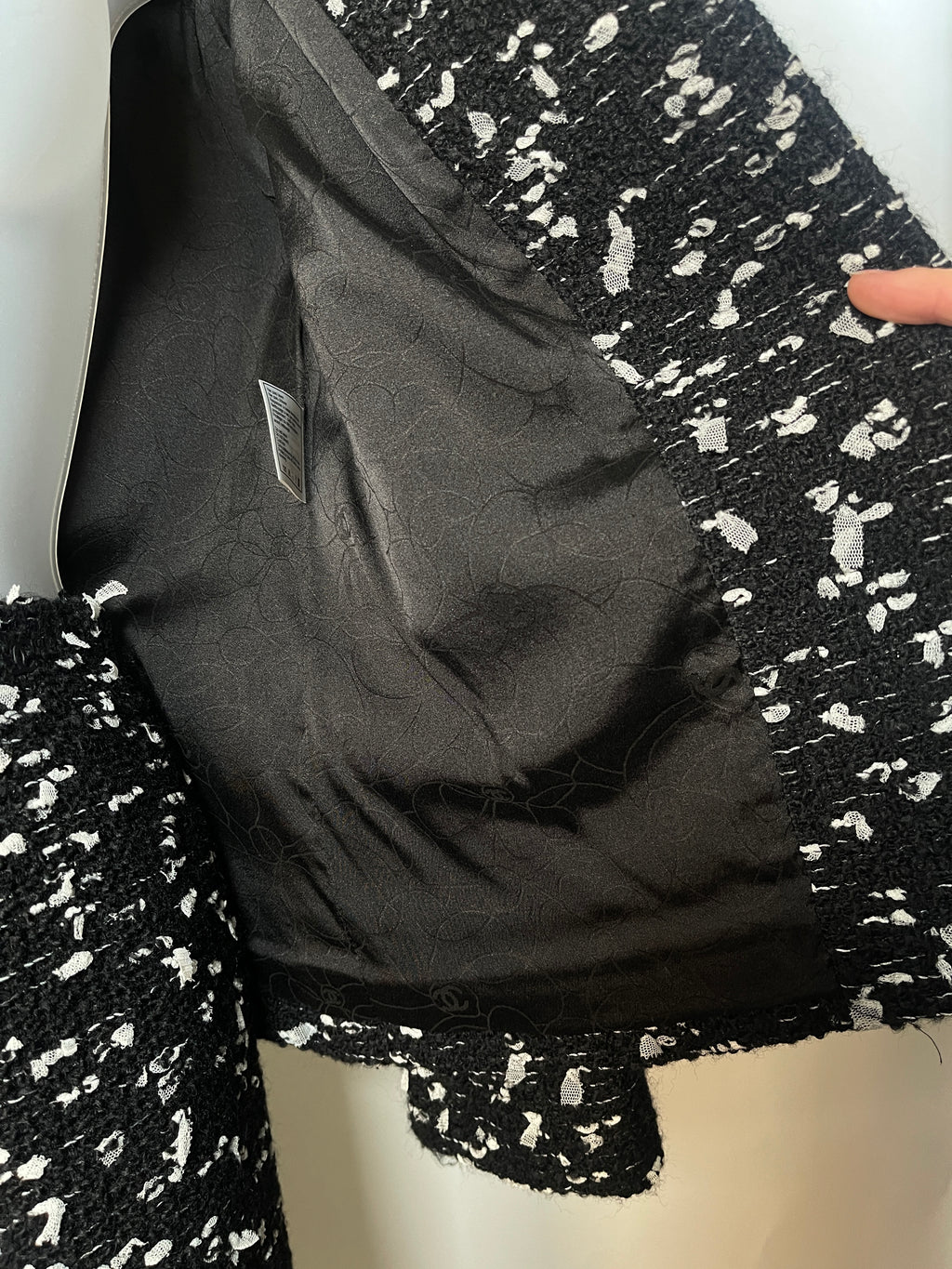 CHANEL SUIT Black & White Nubby Tweed Euro Size 46 2 piece