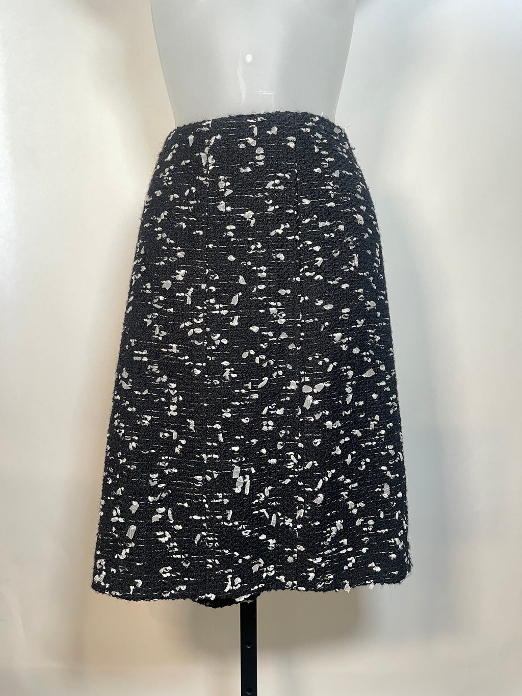 CHANEL SUIT Black & White Nubby Tweed Euro Size 46 2 piece