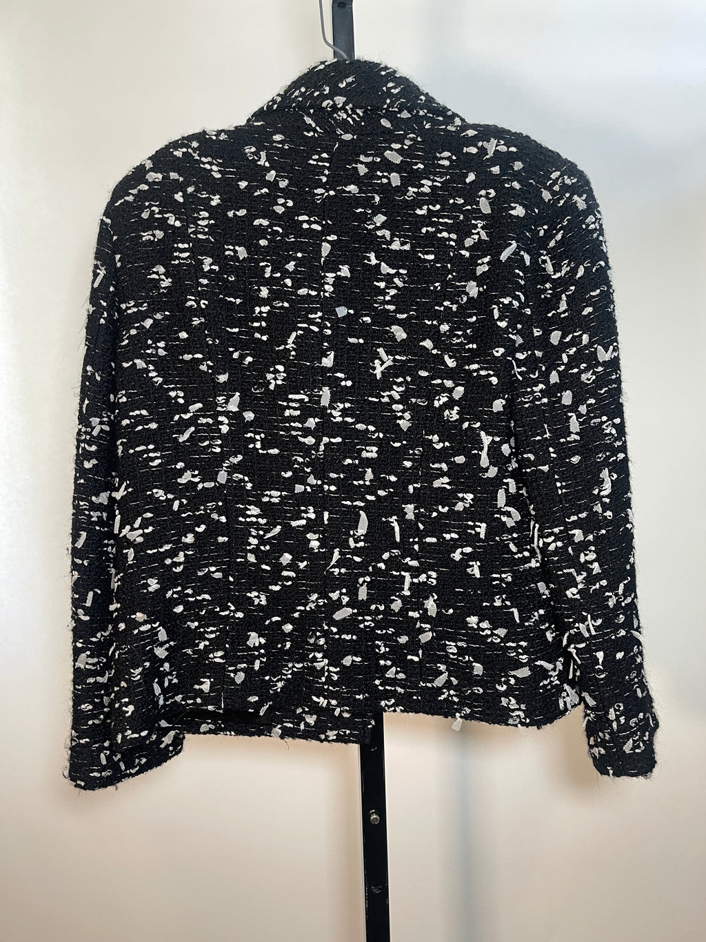 CHANEL SUIT Black & White Nubby Tweed Euro Size 46 2 piece