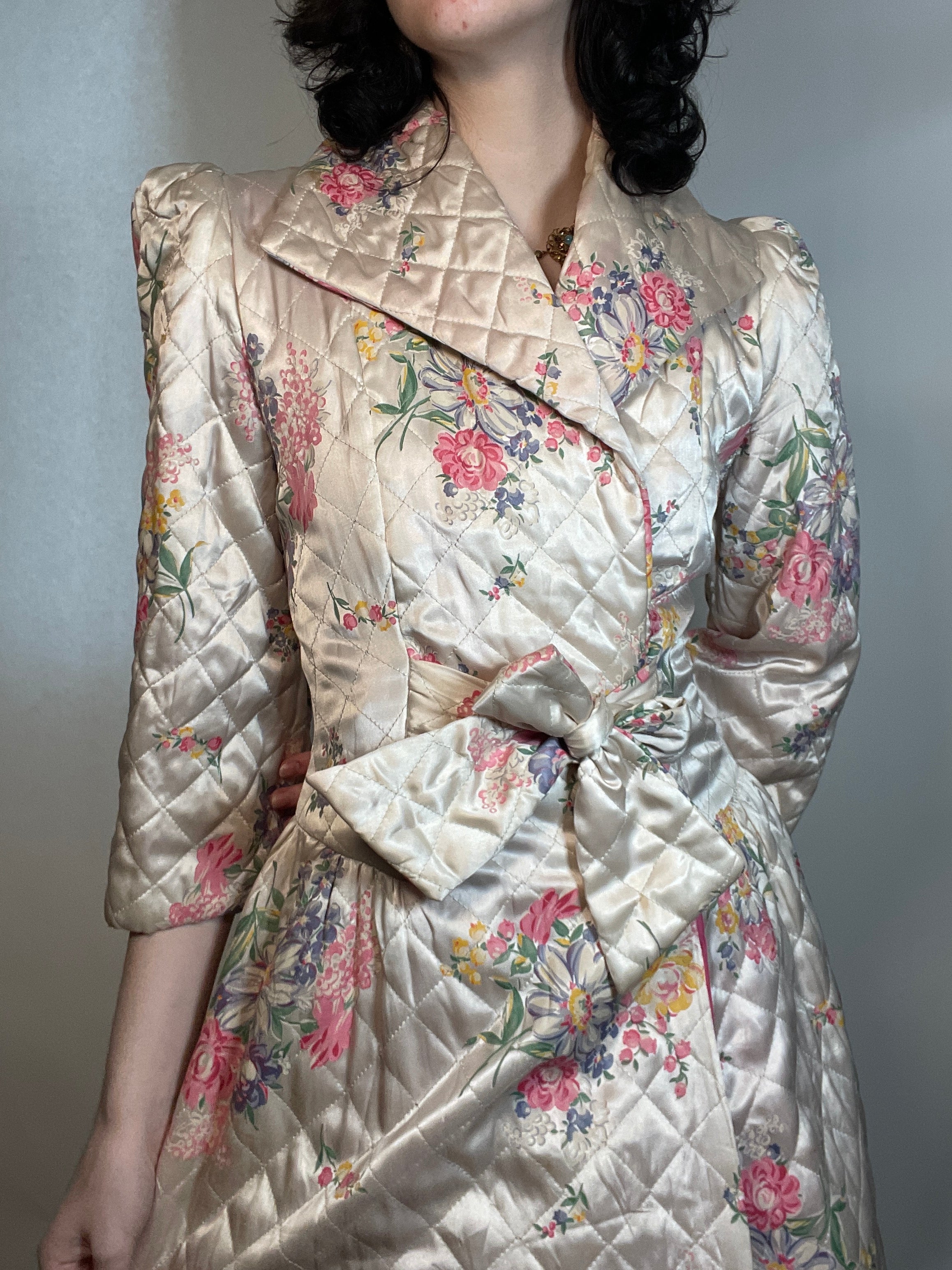 Vtg 40s Quilted Floral Satin Robe/Dress/Coat