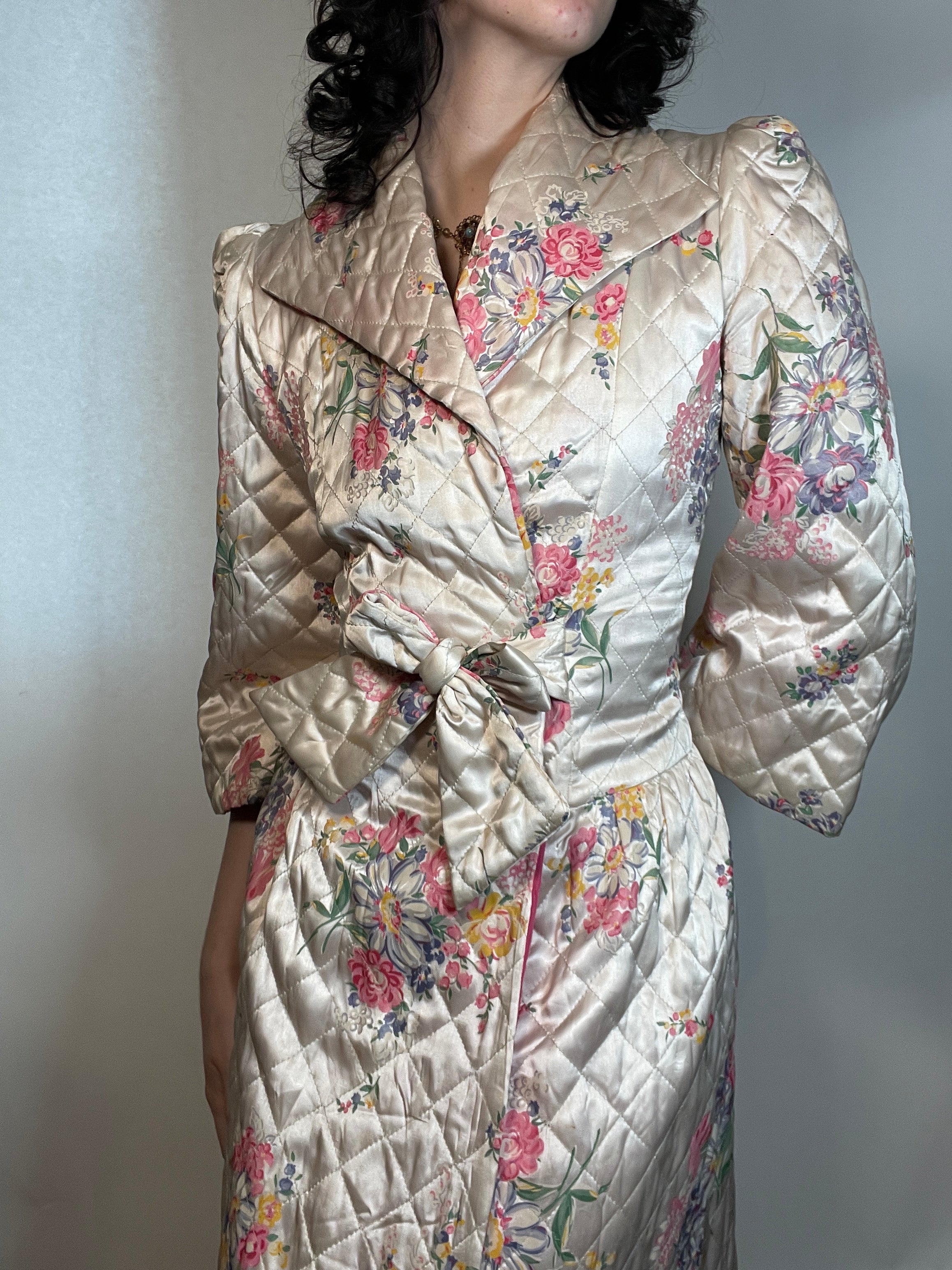 Vtg 40s Quilted Floral Satin Robe/Dress/Coat