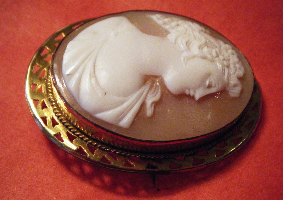 Sweet 1920's Genuine Cameo Shell Brooch