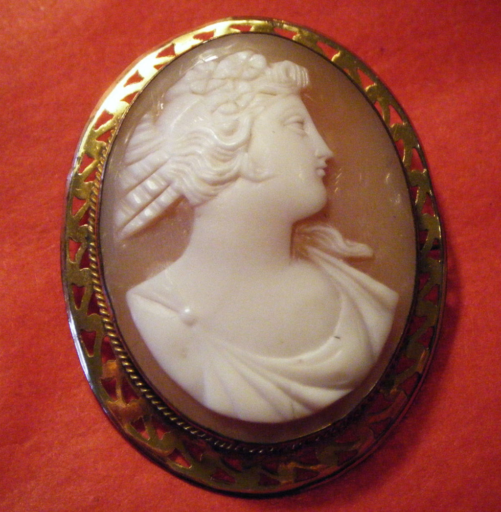 Sweet 1920's Genuine Cameo Shell Brooch
