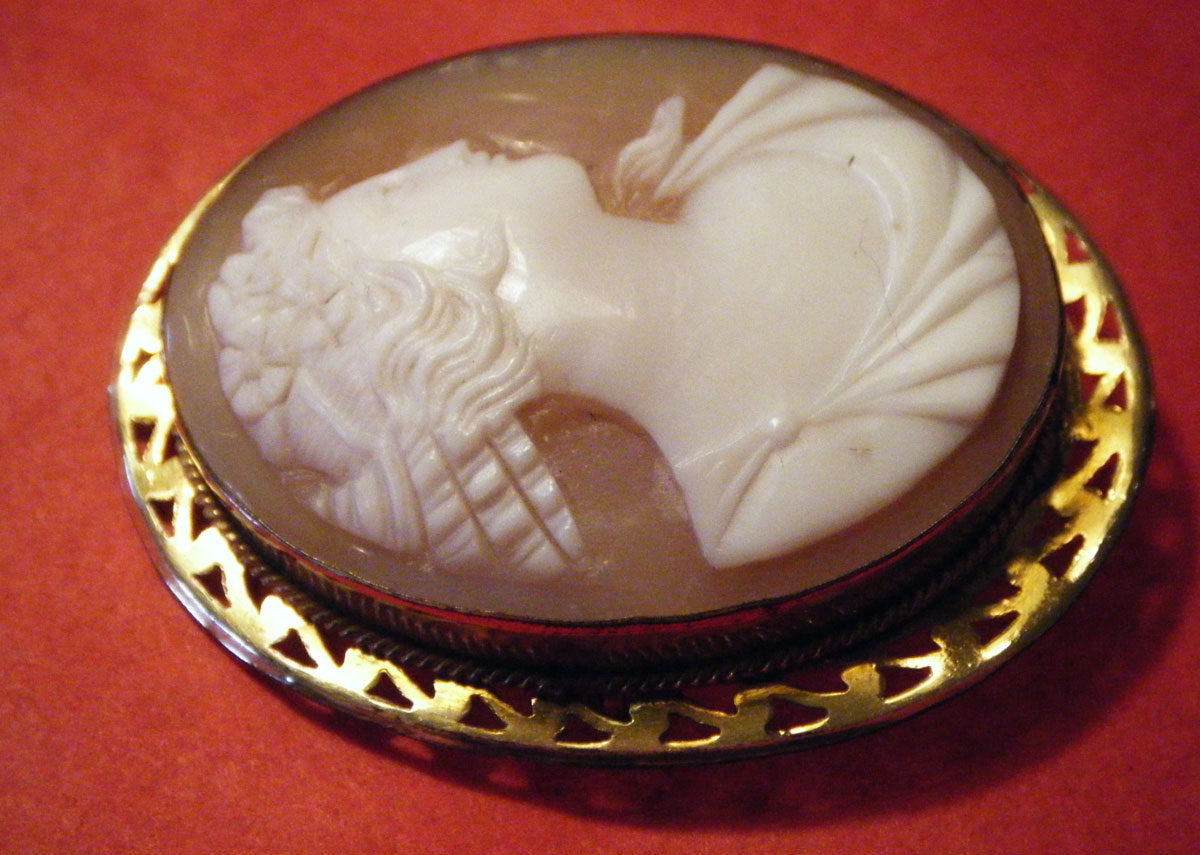 Sweet 1920's Genuine Cameo Shell Brooch