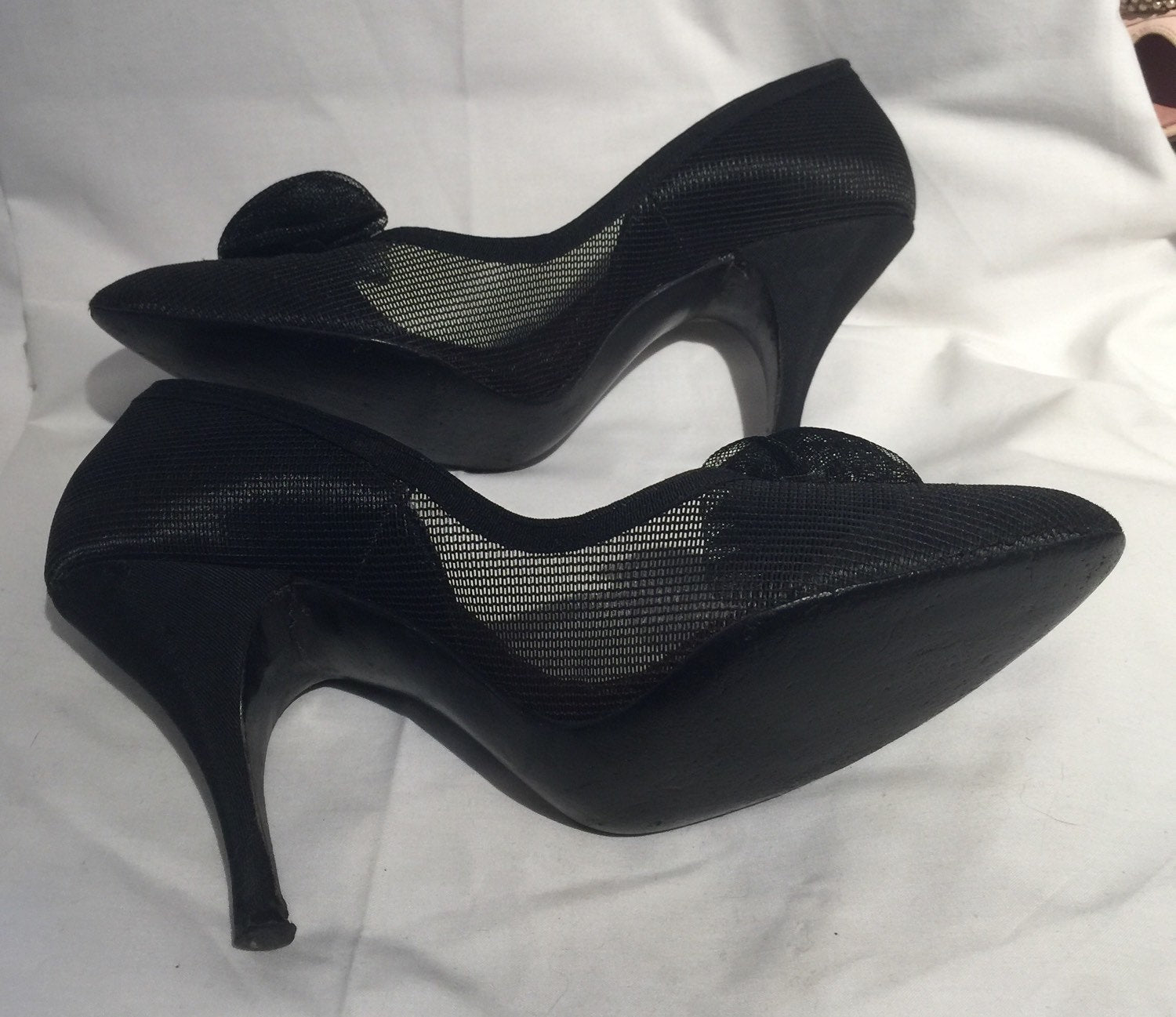 Size 5 B Black Mesh 50's Pump