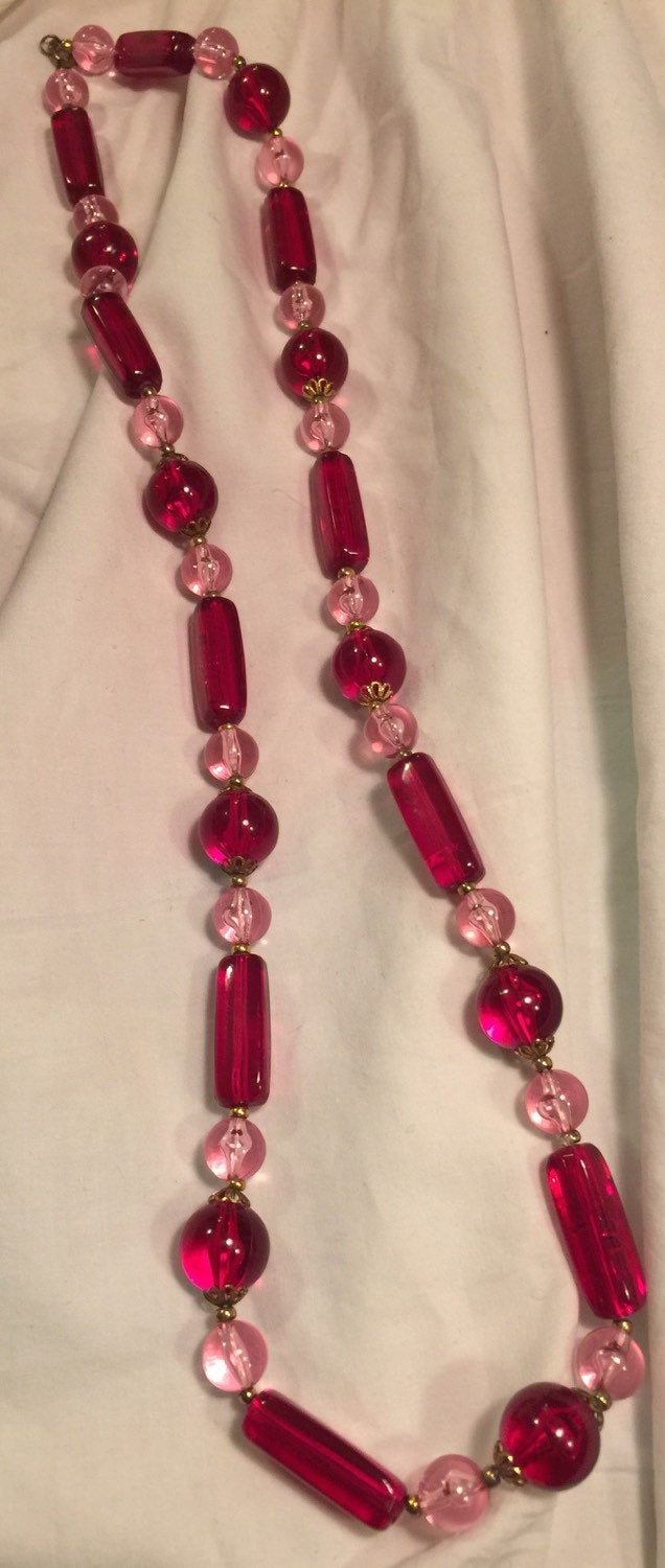 Vtg 1960's RED & PINK LUCITE Beads 26" long
