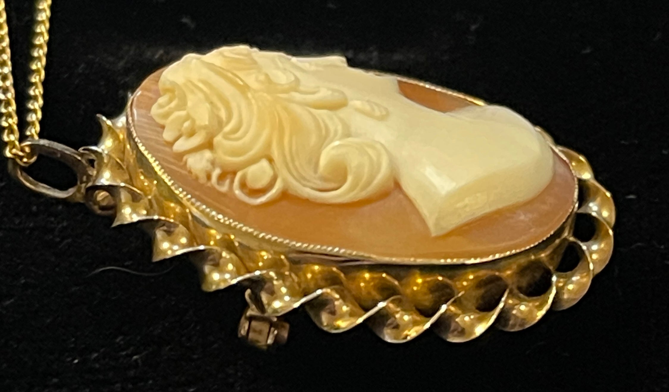 Genuine Cameo 1930s in GOLD, Pin or Pendant