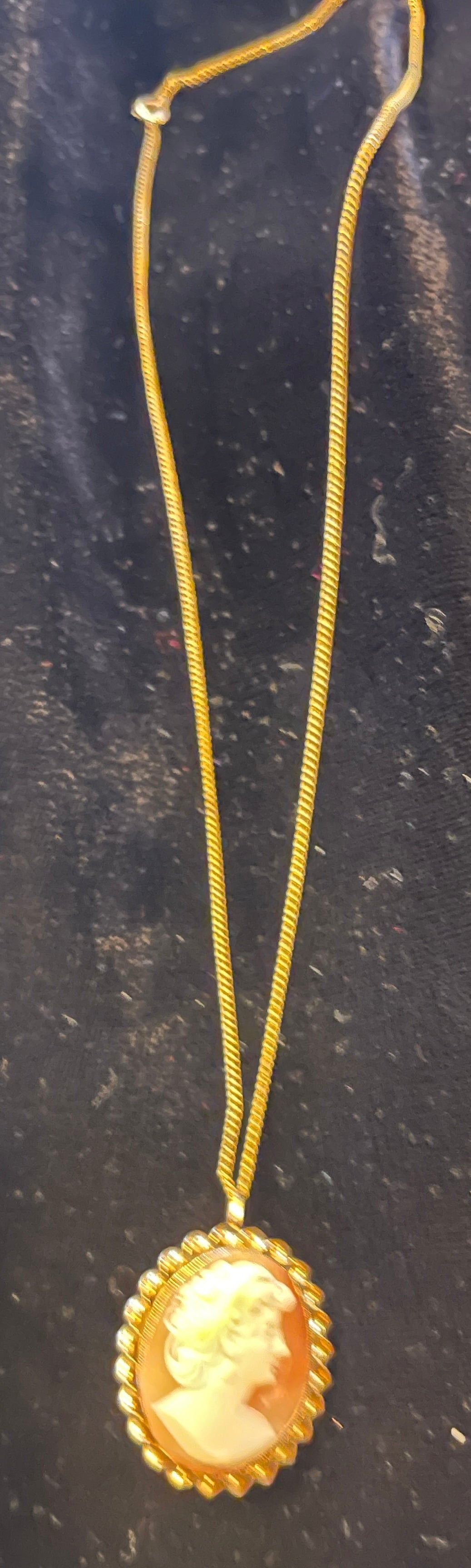 Genuine Cameo 1930s in GOLD, Pin or Pendant